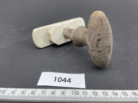 nr. 1044 antieke houten knop