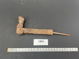 nr. 1806 herdertje, antiek luik beslag