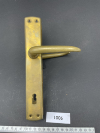 nr. 1006 messing klink met lange schilden