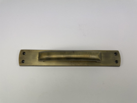 nr.6 greep op voetplaat, brons antiek