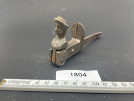 nr. 1804 herdertje, antiek luik beslag