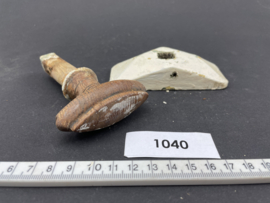 nr. 1040 antieke houten knop