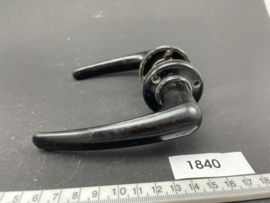 nr. 1840 originele bakelieten klink, rond rozet