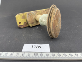 nr. 1189 antieke knop met wervel