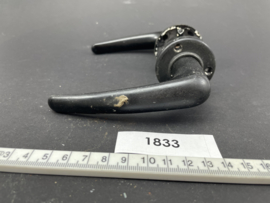 nr. 1833 originele bakelieten klink, rond rozet