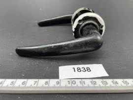 nr. 1838 originele bakelieten klink, rond rozet