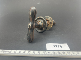 nr. 1770 geëmailleerd klinkje
