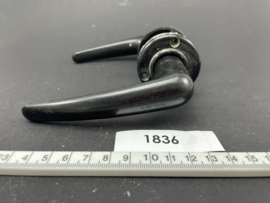 nr. 1837 originele bakelieten klink, rond rozet