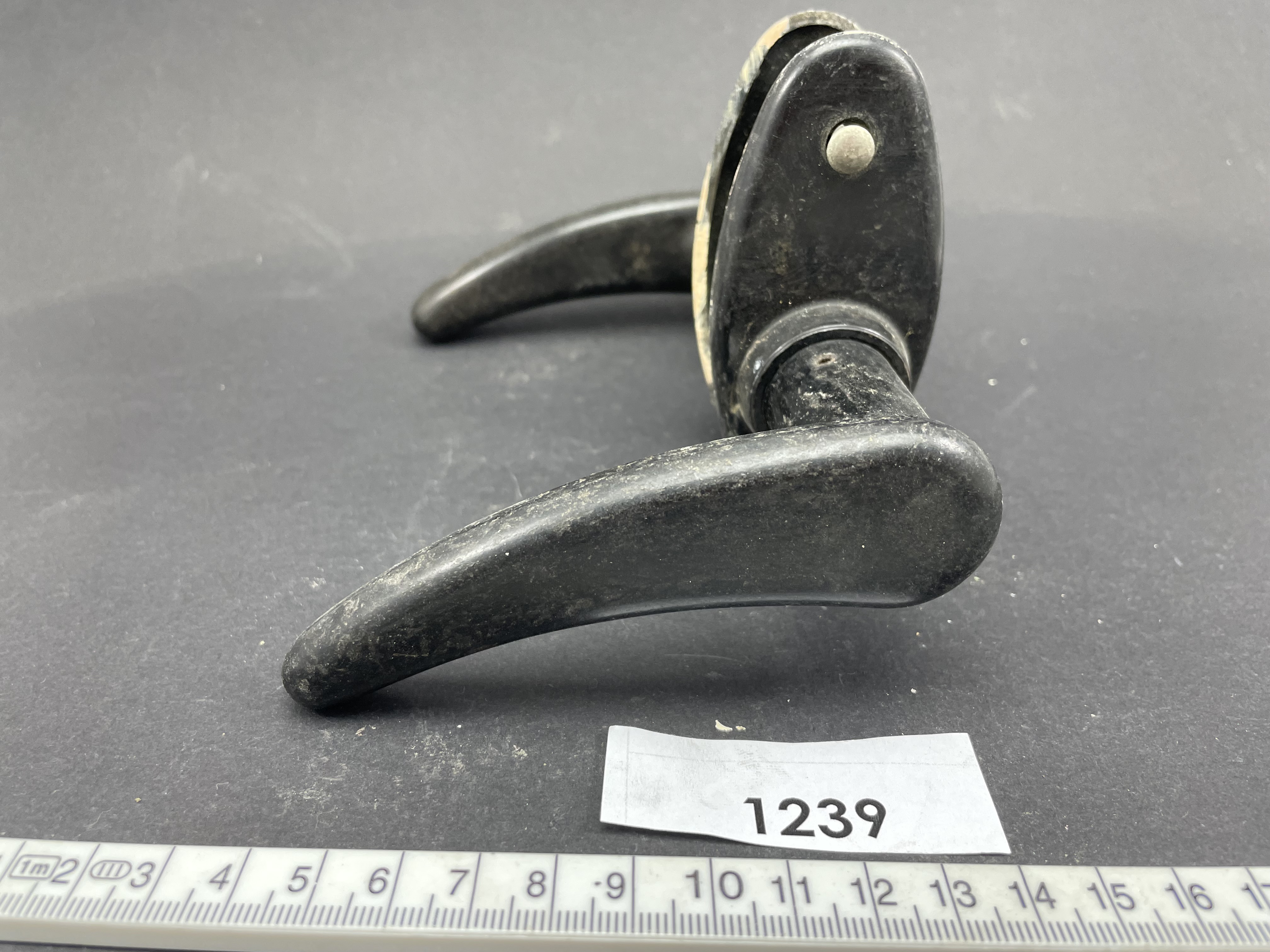 nr. 1239 Philips bakelieten klink, ovaal rozet