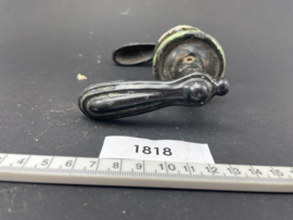 nr. 1818 gietijzer geëmailleerd klinkje