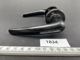 nr. 1834 originele bakelieten klink, rond rozet