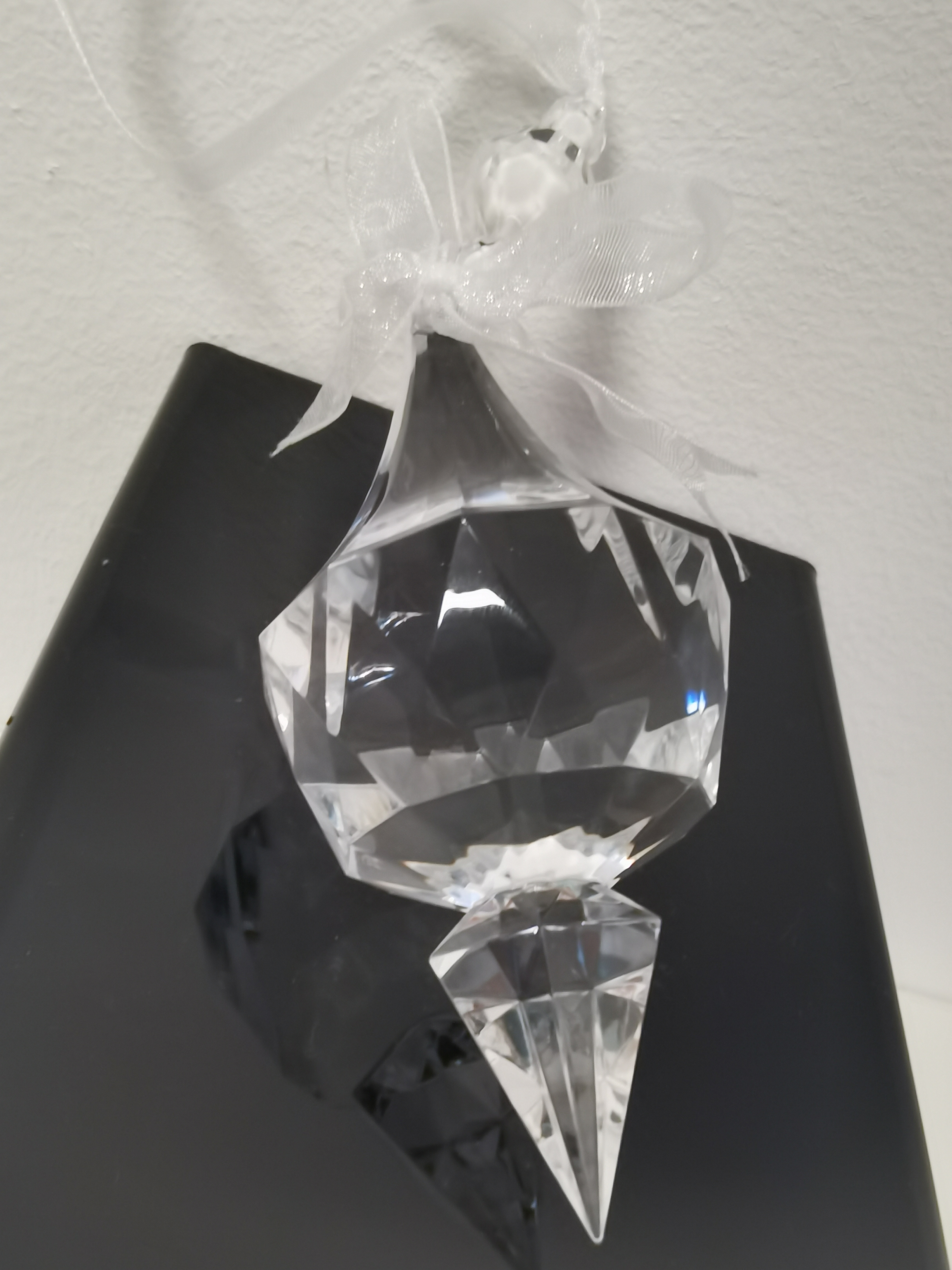 Hanger - Decoratie -  Elegante - Acryl - Incl. koord - Sjiek in hanglamp. 23xØ5cm.