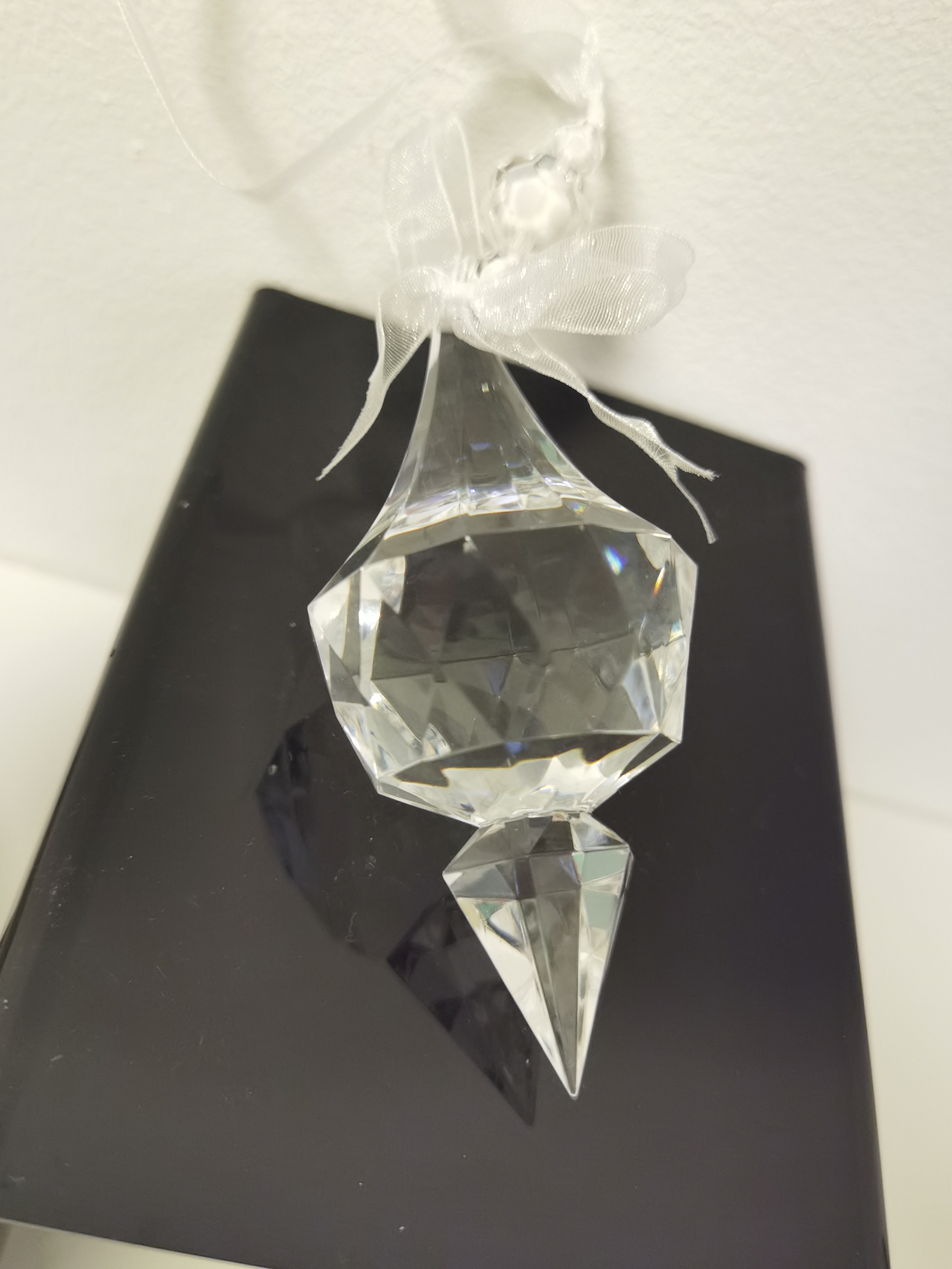 Hanger - Decoratie -  Elegante - Acryl - Incl. koord - Sjiek in hanglamp. 23xØ5cm.