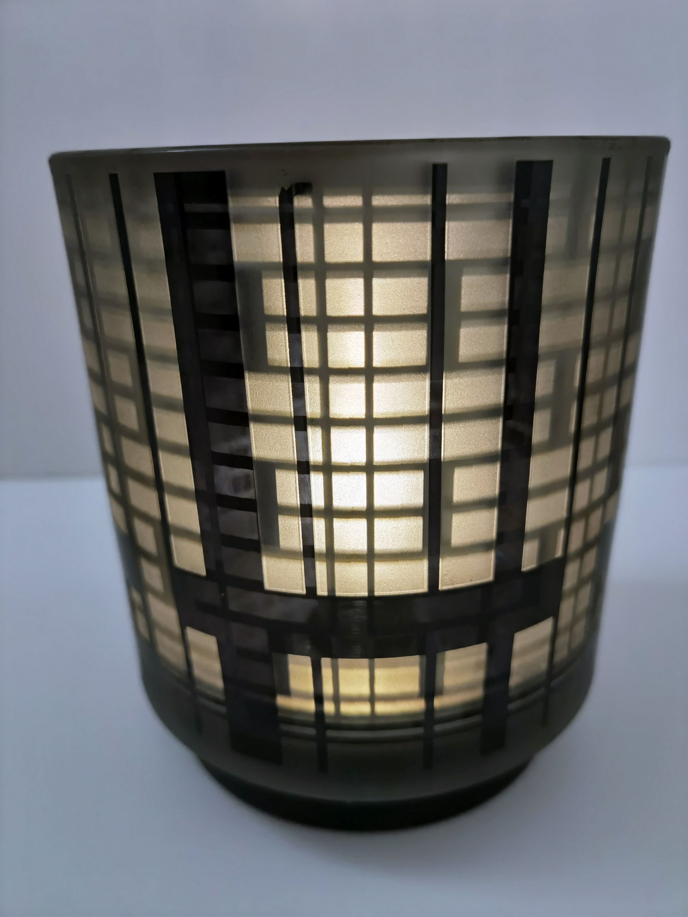 Windlicht - Led Lamp - Ø 15cm - Dik Glas - Hoogte:17cm - zwart - Mat glas - Modern