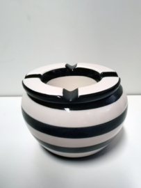 Asbak - Zwart - Wit - voor buiten - Rond - Ø10cm - 7cm hoog - Aardewerk.