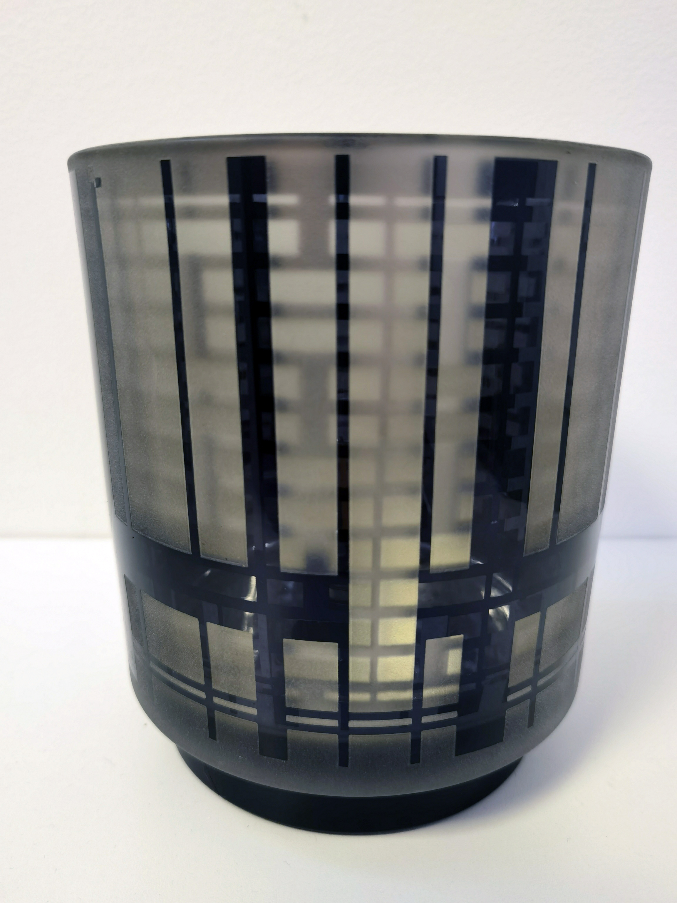 Windlicht - Led Lamp - Ø 15cm - Dik Glas - Hoogte:17cm - zwart - Mat glas - Modern