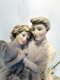 Vrouw - Man - Beeld - Romantiek - Liefde - Armani - Creme - 35x20cm - Porselein