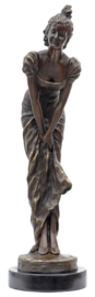 Elegant vrouw bronzen beeld