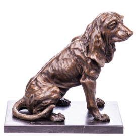 Basset hond zittend brons beeld
