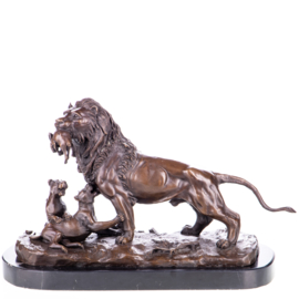 Bronzen beeld leeuw met welpen