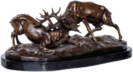 Bronzen beeld hertengevecht