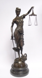 Bronzen vrouwe Justitia 62 cm hoog