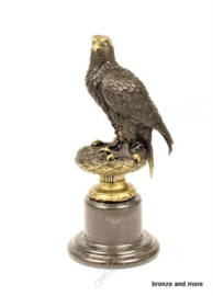 Eagle adelaar op nest bronzen beeld