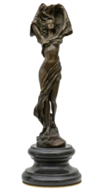 Sierlijk bronzen vrouwen beeld
