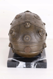 Steampunk doodshoofd bronzenbeeld