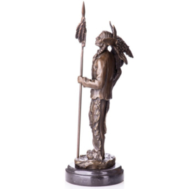 Indiaan met adelaar bronzen beeld