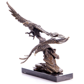 Twee adelaars bronzenbeeld