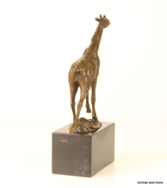 Girafje bronzen beeld