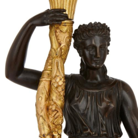 Goud bronzen kandelaars vrouwen