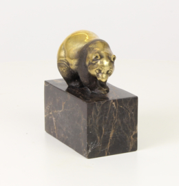 Pandabeertje lopend goudbrons beeld