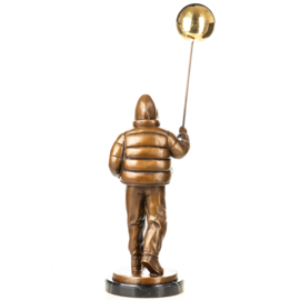 Bronzenbeeld Golden Balloon Boy naar Banksy