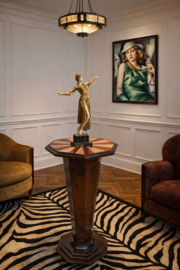 Zuilen en pilaren van marmer of hout