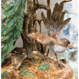 Porselein met bronzen vogel kunstwerk