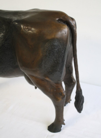 Koe bronzen beeld