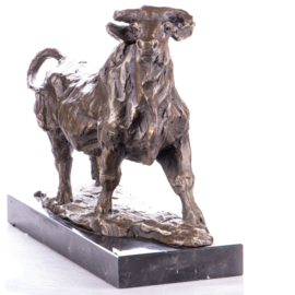 Abstract bronzen stoere stier