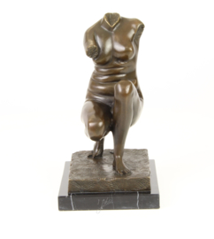 Bronzen beeld knielende Venus