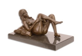 Bronzen beeld naakt liggende vrouw
