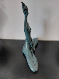 Bronzen vrouw in lotushouding beeld