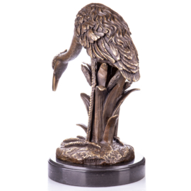 Vissende reiger bronzen beeld