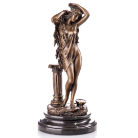Elegant badende vrouw bronzen beeld
