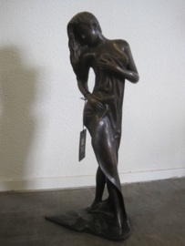 Halfnaakte vrouw bronzenbeeld