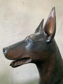 Dobermannhond bronzenbeeld