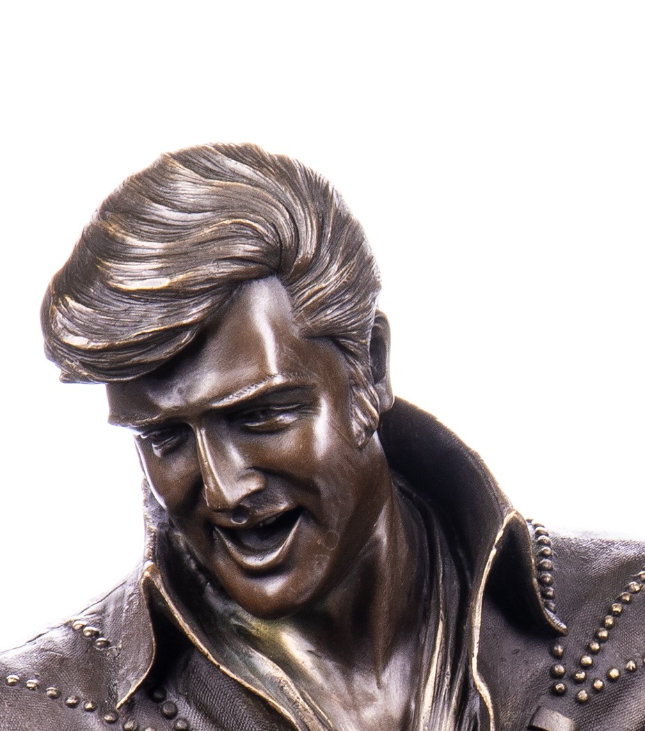 Groot Elvis Presley bronzenbeeld