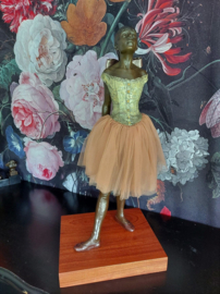 Ballerina bronsbeeld van Edgar Degas