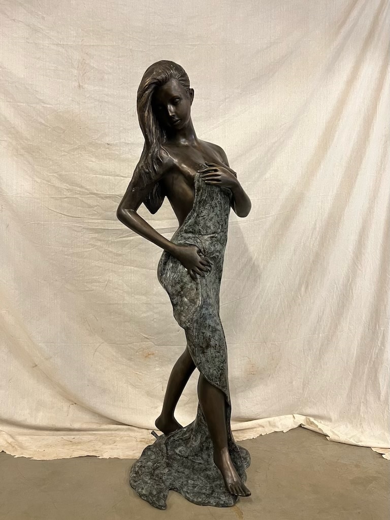 Bronzen vrouwfontein
