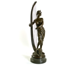 Bronzen beeld vrouw met harp